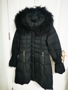 莫丽菲尔黑色羽绒服