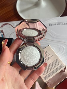 FentyBeauty蕾哈娜Damond Bomb钻石高光1