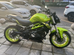 贝纳利黄龙302s街车出售,20年7月上户,新款 前后abs