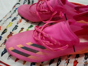 阿迪达斯足球鞋x20