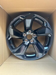 新款丰田荣放rav4 新款18寸丰田荣放 原装轮毂黑色,黑曜