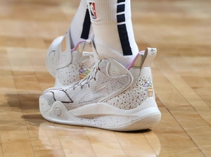 李宁cj1 麦科勒姆一代篮球鞋 冰淇淋