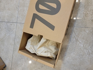 椰子yeezy惯性700鞋盒,原装正品鞋盒40.5码