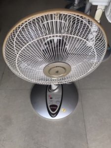 港版松下kdk落地12寸电风扇,成色如图,看上私