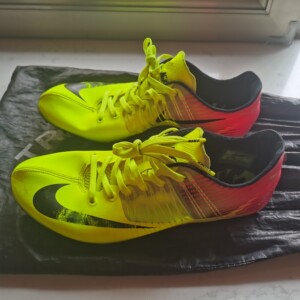 nike 大白鲨钉鞋,弯道好鞋,可以跨栏,无暗病成色如图,无