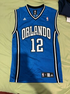 阿迪达斯霍华德球衣