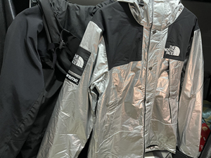 supreme 北面联名银角大王冲锋衣,成色很好,袖口完美