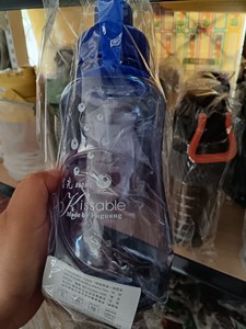 全新的富光白色蓝色塑料水杯，型号齐全！