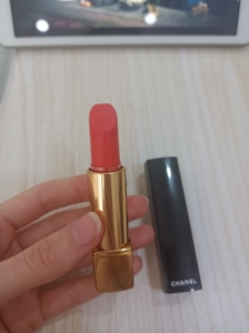 出香奈儿丝绒口红,64号橘红色口红,八九成新,保真,可私聊我