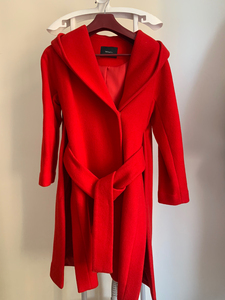 MOCO摩安珂红色大衣，很正的红色，玉涵银座专柜购买，只穿过