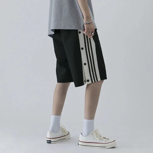 街头时尚 宽松短裤 搭配万斯帆布鞋直接炸街