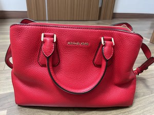 mk包包,大红色小绵羊皮,一共用过一次,结婚用绝对没问题,高