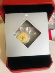 全新周大福 母亲节礼物 压岁钱岁岁平安 足金黄金金币/金章