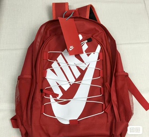 Nike耐克双肩包红色，全新吊牌还在，书包质量很好，容量够大
