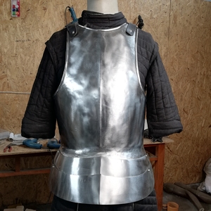 最近在尝试全身板甲/出一些效果不太满意的淬火弹簧钢板甲/适合