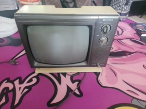 日本原装日立黑白电视 12寸 老古董 怀旧,小时候的回忆,值