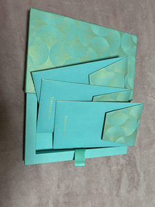 tiffany&co专柜送的红包,一盒里面有三个,顺丰到付