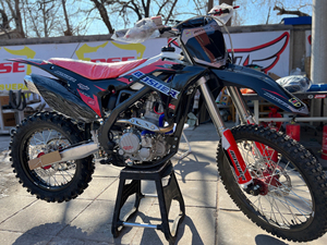 越野摩托车 波速尔歼一 cbs300 水冷四气门 六挡带平衡