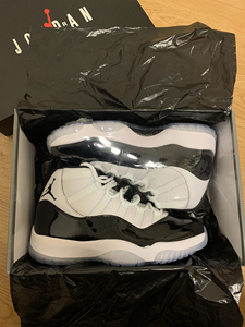 aj11康扣,黄金42.5码,全新全新,一点没动过,鞋盒配件