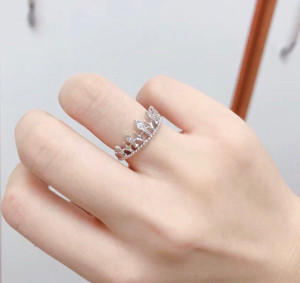 六福皇冠黄金戒指