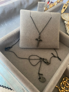 玳美雅 damiani 十字架项链,18k金,外面黑色镀层