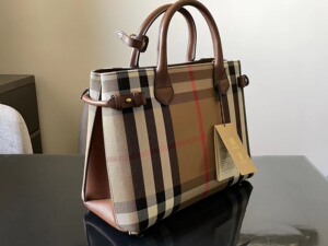 巴宝莉女包代购正品