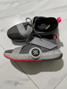 李宁 韦德之道全城7 酷灰,几乎全新,穿了2次,没有什么磨损