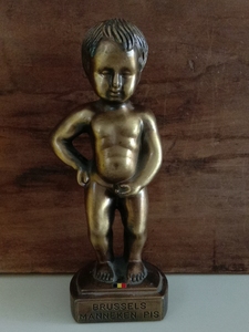 撒尿小孩-于廉.比利时布鲁塞尔第一雕塑.小英雄一泡尿救全城.