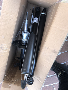 二代飞度全新减震器.上车两天.卖车拆下来的.戈尔德品牌减震器