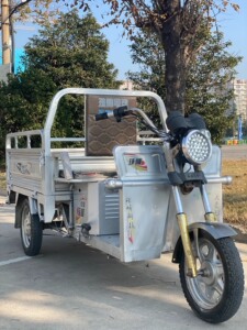 郑州同城专业二手电动三轮车77摆摊小吃车全套定制!