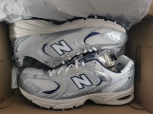 新百伦nb530灰银 42码 内长265 全新原盒