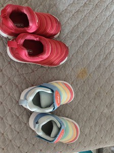 婴儿学步鞋走步鞋卡特兔蓝色23红色25。两双打包出售，小孩几