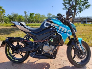 春风200nk摩托车