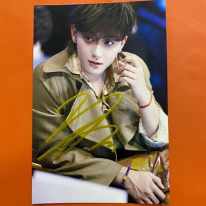 黄子韬亲笔签名照 保真!不是印刷品,都是爱豆亲笔真签