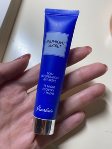 娇兰熬夜霜 自己在免税店购入保真,余量见图2,最近一直起痘