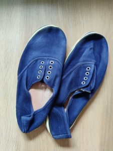 库存白网鞋,怀旧白球鞋,老式蓝网鞋.