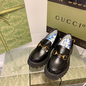 gucci古驰女鞋经典款英伦风小蜜蜂马衔扣松糕底乐福鞋厚底小