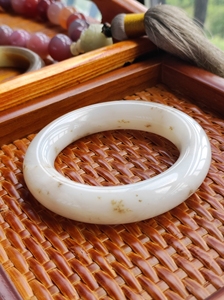 新疆和田玉青海野牛沟桂花料胖圆条手镯