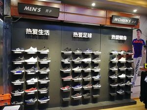 耐克阿迪达斯运动鞋墙黑色折扣店专柜专用货架展柜品牌带标签卡槽