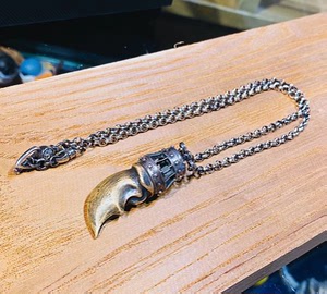 威廉亨利p38"王的爪"银武士北极熊爪项链.银武士的北极熊爪