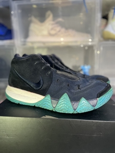 欧文4 黑曜石配色 44码 无原盒 整体成色非常的好 鞋底磨