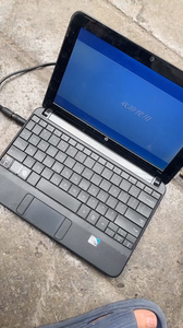 惠普 hp mini110上网本 10寸笔记本,屏幕上有点漏