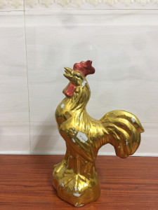 老物件瓷塑摆件金鸡独立,造型优美,微脱彩无缺无裂.下单前请仔