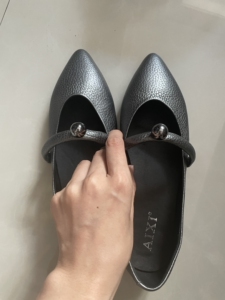 实体店购入,艾西真皮小尖头女鞋