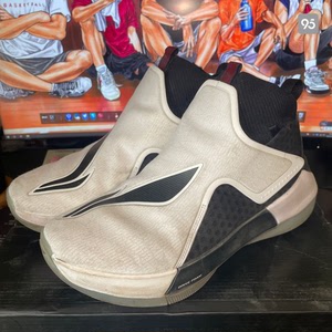 00tb550350929淘宝李宁驭帅12黑生胶 正品 穿过几次 放在家闲置没穿