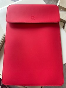 ipad pro10.5寸保护套 全新，红色，有礼盒包装，1