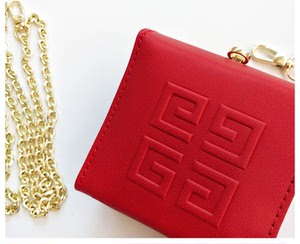 纪梵希红色pu小方包手拎斜挎收纳包赠链条耳机气垫纪梵希散粉包