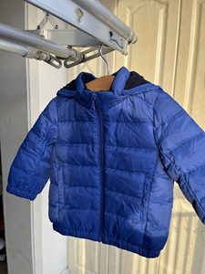 000人付款淘宝优衣库购买的男童轻薄羽绒服,灰色,带帽子,尺码:130cm