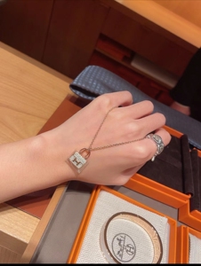 爱马仕18k金镶钻康康包包新款项链专柜入