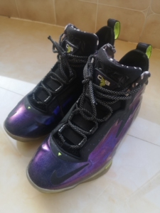 耐克篮球鞋 巴克利紫泡 电镀紫 40码 孩子穿了一季就踢坏了